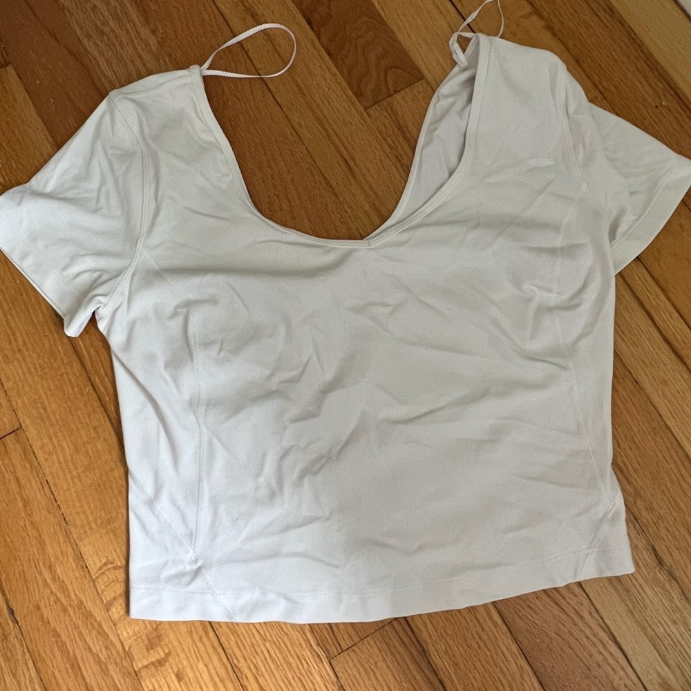 NWOT Lululmeon aign t shirt